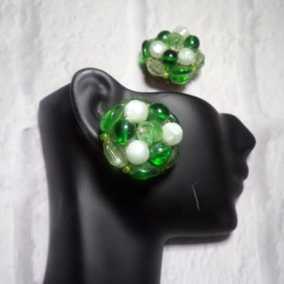 Vintage Germany Clip-On Earrings Green White Beaded Cluster Grandmacore Holiday - Picture 1 of 3